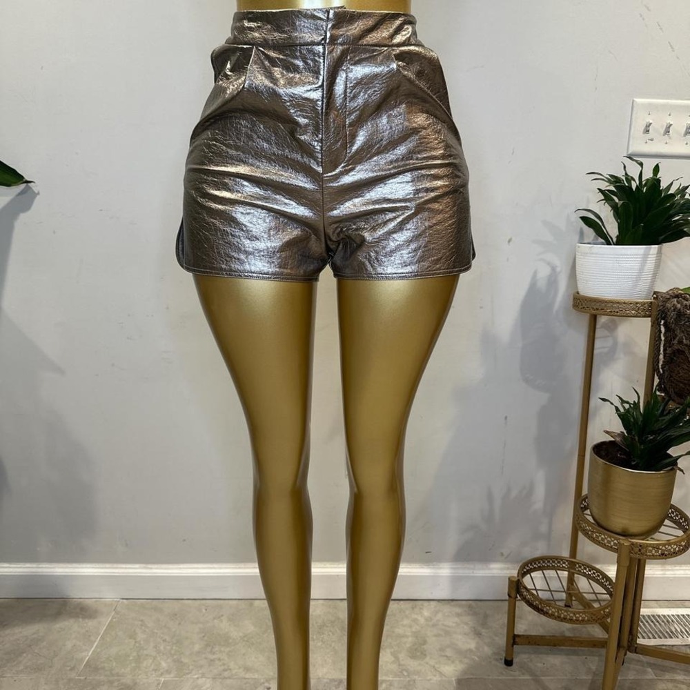 Gold metallic vegan leather shorts elastic waistband M/L‎